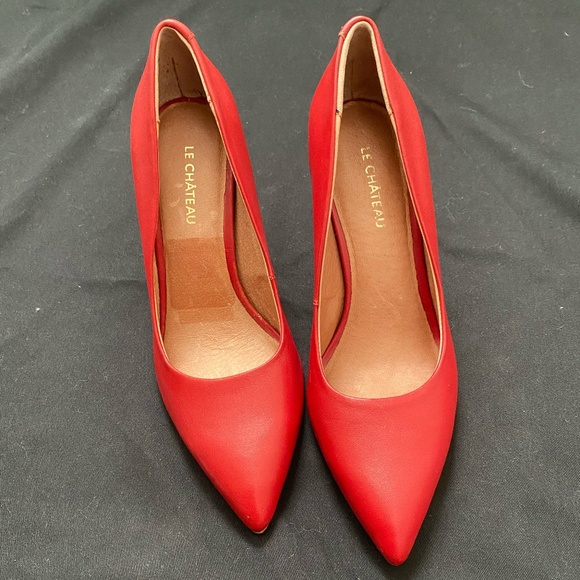 Le Chateau Red High Heels - Picture 2 of 3